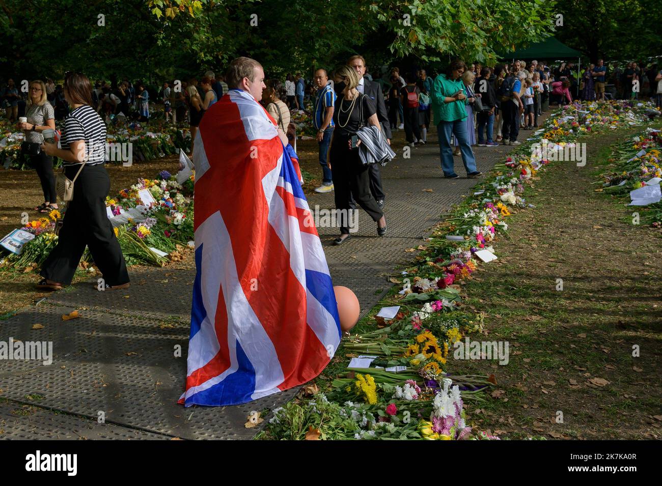 ©Julien Mattia / Le Pictorium/MAXPPP - Londres 13/09/2022 Julien Mattia / Le Pictorium - 13/9/2022 - Royaume-Uni / Londres / Londres - A Green Park les hommages fleuris continuent, a Londres, le 12 Septembre 2022 / 13/9/2022 - United Kingdom / London / London - In Green Park the flowery tributes continue, in London, September 12, 2022 Stock Photo