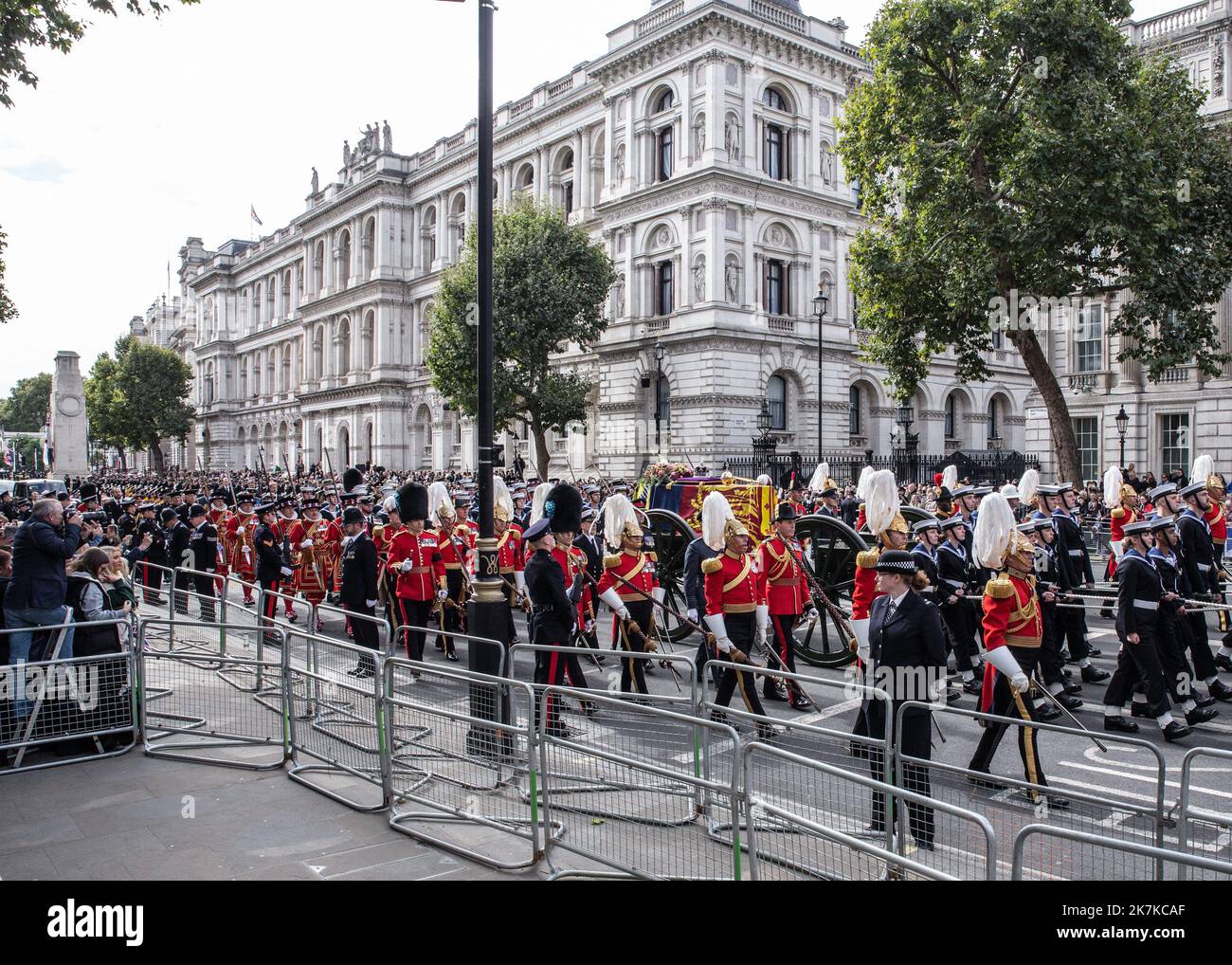 ©Sadak Souici / Le Pictorium/MAXPPP - Londres 19/09/2022 Sadak Souici / Le Pictorium - 19/9/2022 - Royaume-Uni / Londres / Londres - Le cercueil de la reine passe devant Le peuple britannique qui assiste aux obseques de la Reine Elisabeth II / 19/9/2022 - United Kingdom / London / London - The Queen's coffin passes in front of The British people who attend the funeral of Queen Elizabeth II Stock Photo