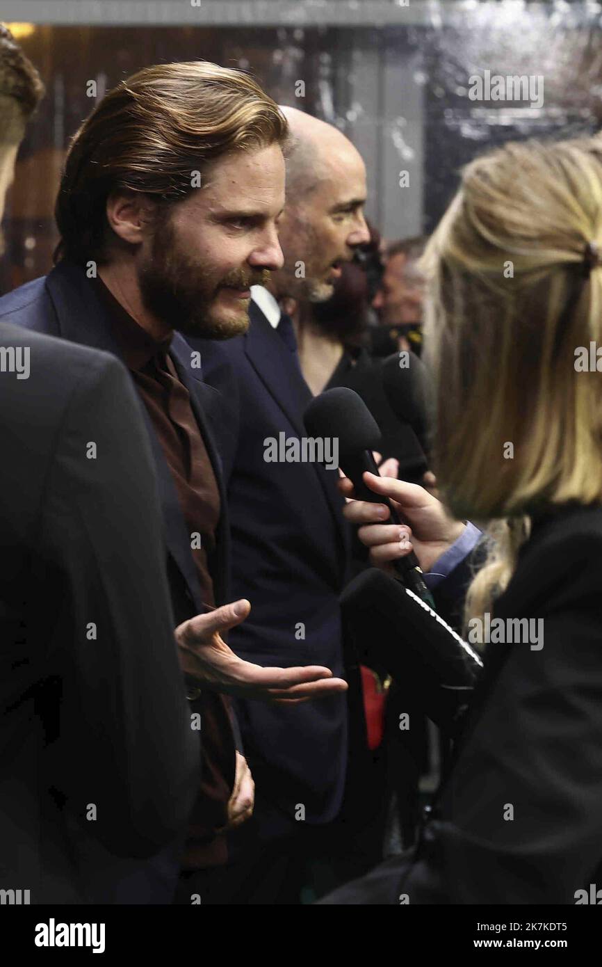 ©Francois Glories/MAXPPP - 23/09/2022 German-Spanish actor Daniel Brühl on the Green Carpet for the screening of the Netflix film 'All Quiet On The Western Front' at Zurich Film Festival in Switzerland. September 23 2022. Stock Photo