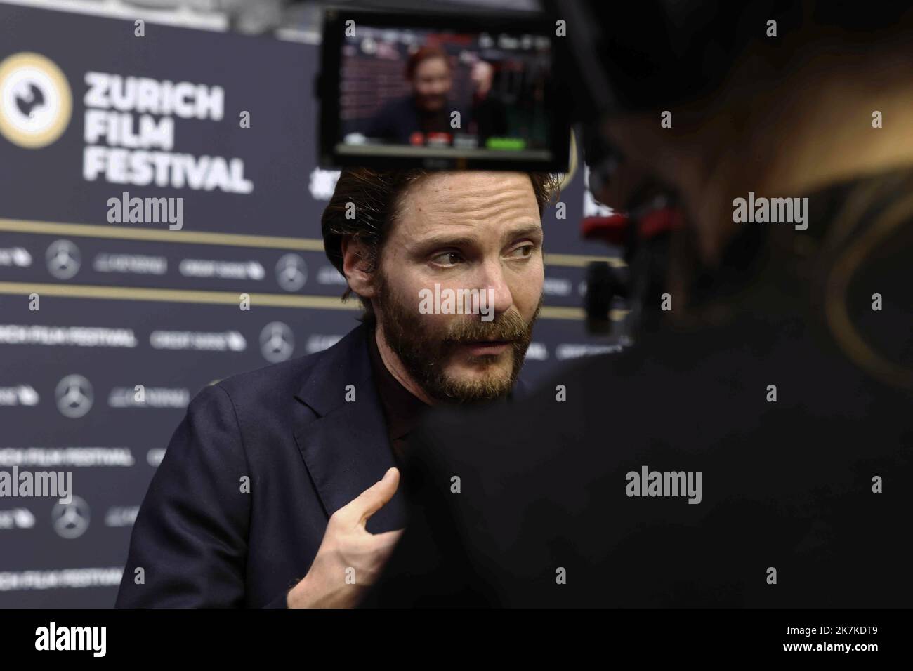 ©Francois Glories/MAXPPP - 23/09/2022 German-Spanish actor Daniel Brühl on the Green Carpet for the screening of the Netflix film 'All Quiet On The Western Front' at Zurich Film Festival in Switzerland. September 23 2022. Stock Photo