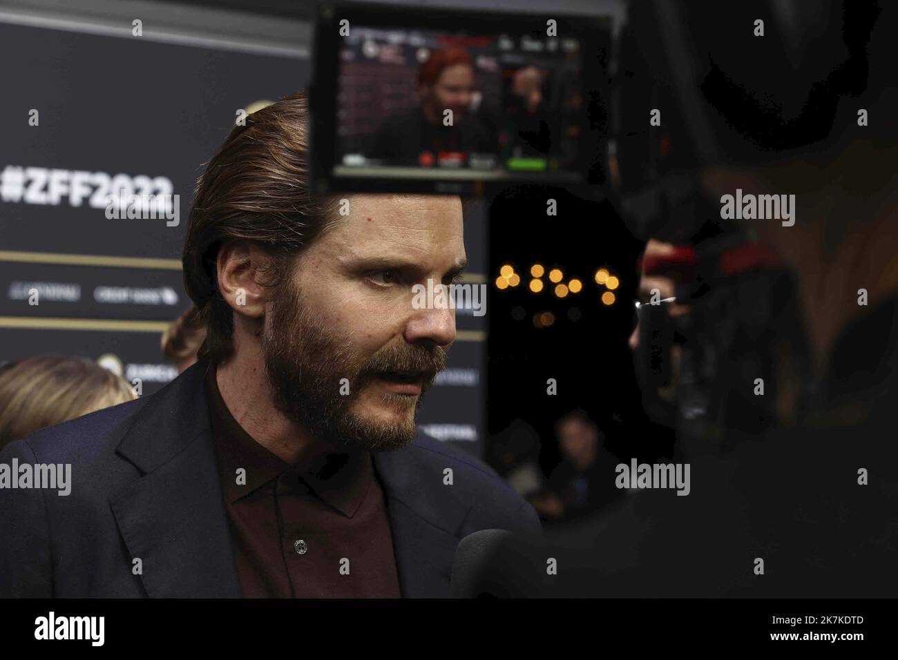 ©Francois Glories/MAXPPP - 23/09/2022 German-Spanish actor Daniel Brühl on the Green Carpet for the screening of the Netflix film 'All Quiet On The Western Front' at Zurich Film Festival in Switzerland. September 23 2022. Stock Photo