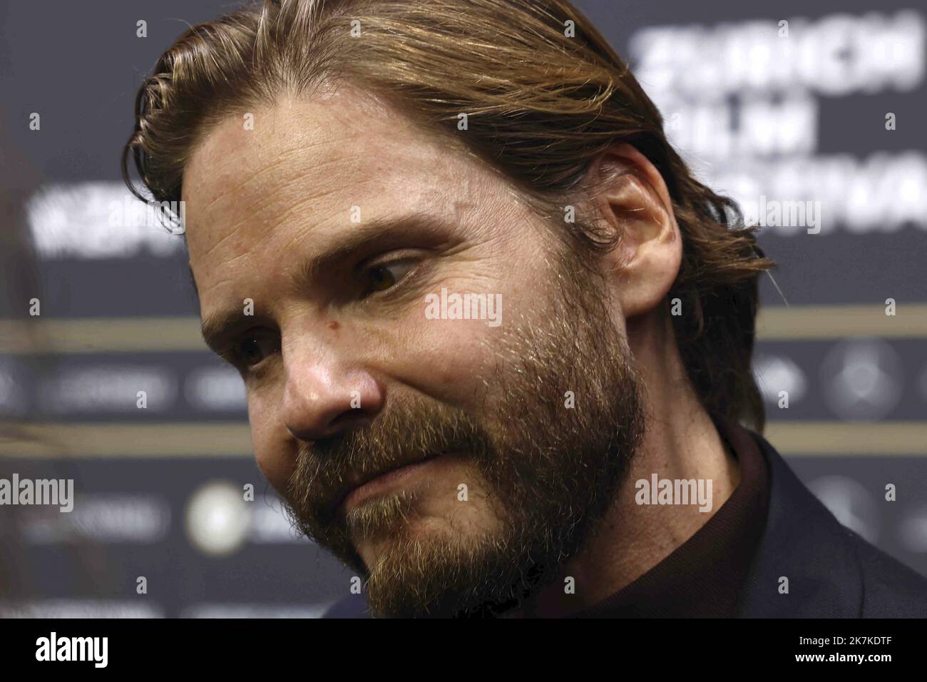 ©Francois Glories/MAXPPP - 23/09/2022 German-Spanish actor Daniel Brühl on the Green Carpet for the screening of the Netflix film 'All Quiet On The Western Front' at Zurich Film Festival in Switzerland. September 23 2022. Stock Photo