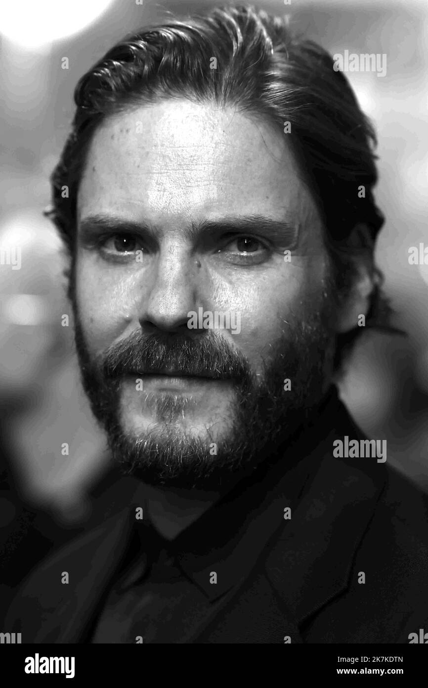 ©Francois Glories/MAXPPP - 23/09/2022 German-Spanish actor Daniel Brühl on the Green Carpet for the screening of the Netflix film 'All Quiet On The Western Front' at Zurich Film Festival in Switzerland. September 23 2022. Stock Photo