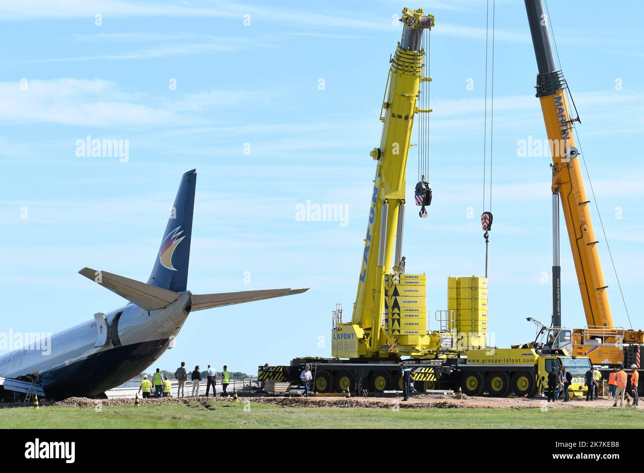 Boeing 737-33R(WL)(SF) - World Cargo Airlines, Aviation Photo #6678397