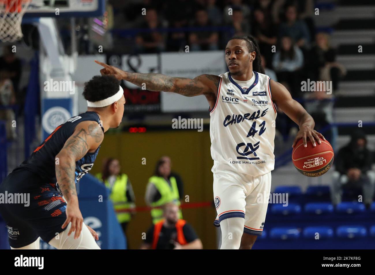 Thierry Larret / Maxppp. Basket Betlic Elite. Chorale Roanne Basket vs BCM  Gravelines Dunkerque. Le 27 Septembre 2023. Halle AndrÃ© Vacheresse, Roanne  (42). Stefan MOODY(ROA Stock Photo - Alamy