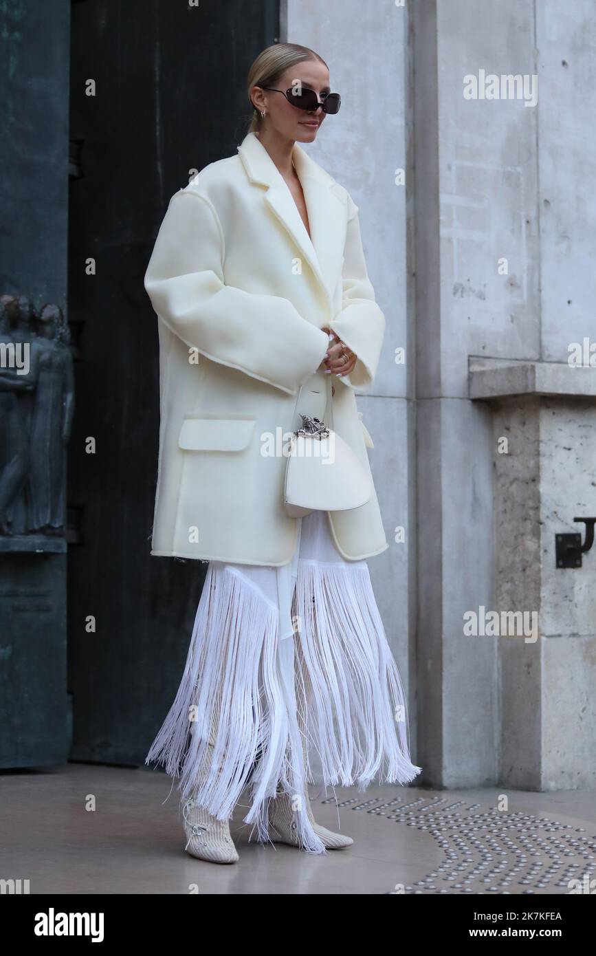 Street style, Leonie Hanne arriving at Gauchere Fall Winter 2020-2021 show,  held at Palais de Tokyo, Paris, France, on March 3, 2020. Photo by  Marie-Paola Bertrand-Hillion/ABACAPRESS.COM Stock Photo - Alamy