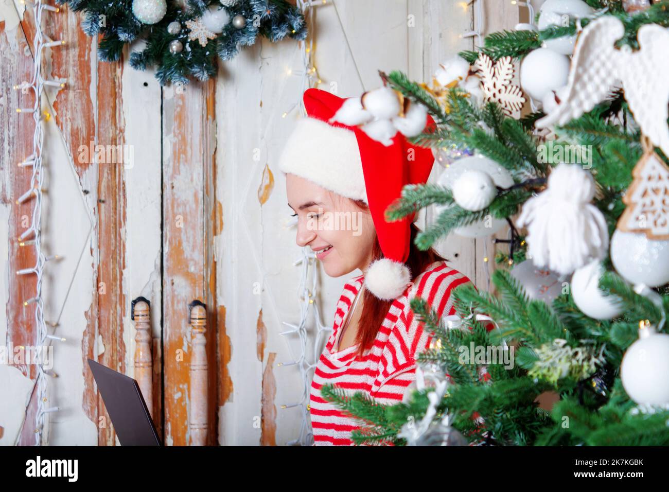 Beautiful woman santa hat hi-res stock photography and images - Alamy