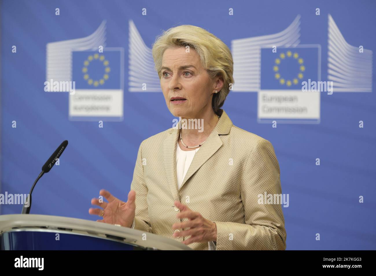 ©Nicolas Landemard / Le Pictorium/MAXPPP - Bruxelles 28/09/2022 Nicolas Landemard / Le Pictorium - 28/09/2022 - Belgique / Bruxelles / Bruxelles - Conference de presse de Ursula Von Der Leyen et de Josep BORRELL FONTELLES / 28/09/2022 - Belgium / Brussels / Brussels - Press conference by Ursula Von Der Leyen and Josep BORRELL FONTELLES Stock Photo