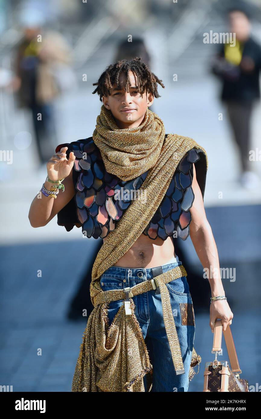 Paris Fashion Week  Lv scarf, Fashion, Ways to wear a scarf