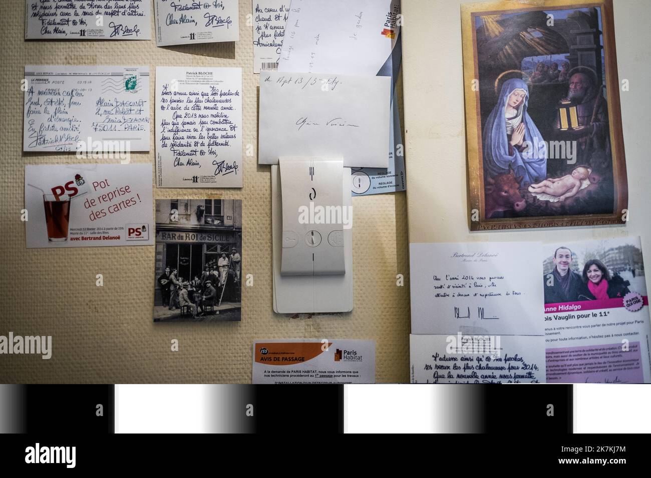 ©Olivier Donnars / Le Pictorium/MAXPPP - Paris 10/01/2015 Olivier Donnars / Le Pictorium - 10/1/2015 - France / Ile-de-France / Paris - 10 janvier 2015 : Alain est seropositif au VIH depuis plus de 25 ans. Quelques mots du maire de Paris et du 11e arrondissement sont les seules traces de sa vie sociale. Paris (75), France. / 10/1/2015 - France / Ile-de-France (region) / Paris - Alain has been HIV positive for over 25 years. A few words from the mayor of Paris and the 11th arrondissement are the only traces of his social life. Stock Photo