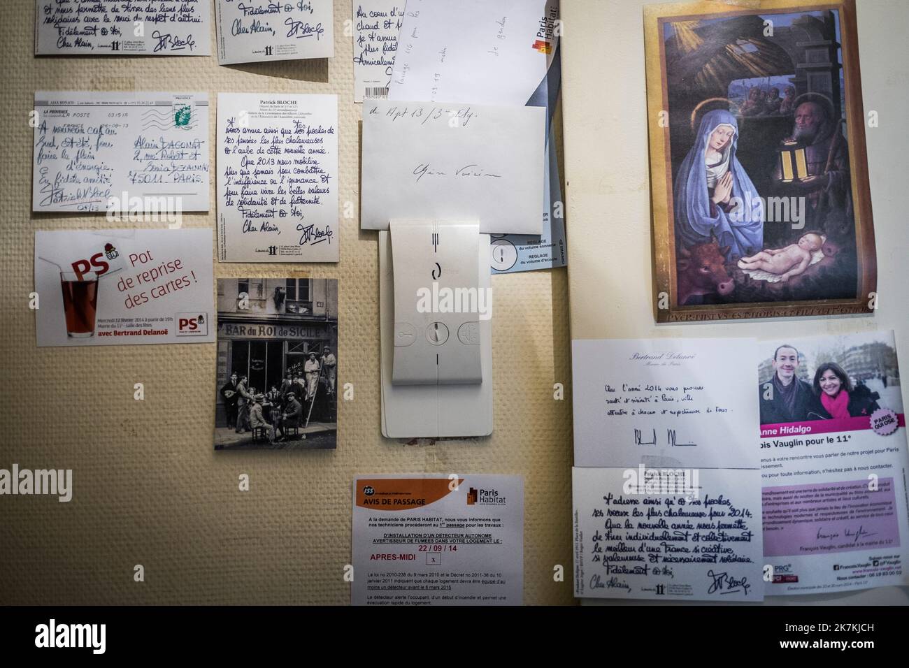 ©Olivier Donnars / Le Pictorium/MAXPPP - Paris 10/01/2015 Olivier Donnars / Le Pictorium - 10/1/2015 - France / Ile-de-France / Paris - 10 janvier 2015 : Alain est seropositif au VIH depuis plus de 25 ans. Quelques mots du maire de Paris et du 11e arrondissement sont les seules traces de sa vie sociale. Paris (75), France. / 10/1/2015 - France / Ile-de-France (region) / Paris - Alain has been HIV positive for over 25 years. A few words from the mayor of Paris and the 11th arrondissement are the only traces of his social life. Stock Photo