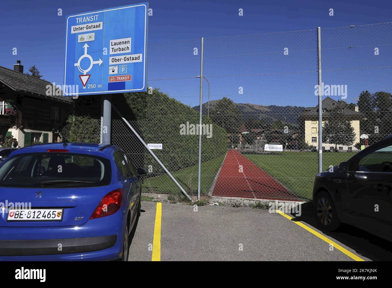 ©Francois Glories/MAXPPP - 05/10/2022 The famous ski resort 'Gstaad' in the Swiss Alps has classic facilities such as: primary school, sports centre, indoor swimming pool, gym for the many elite students, mini golf, tennis and swimming pool (indoor and outdoor), playground, banhof station, etc. Gstaad Switzerland. Stock Photo