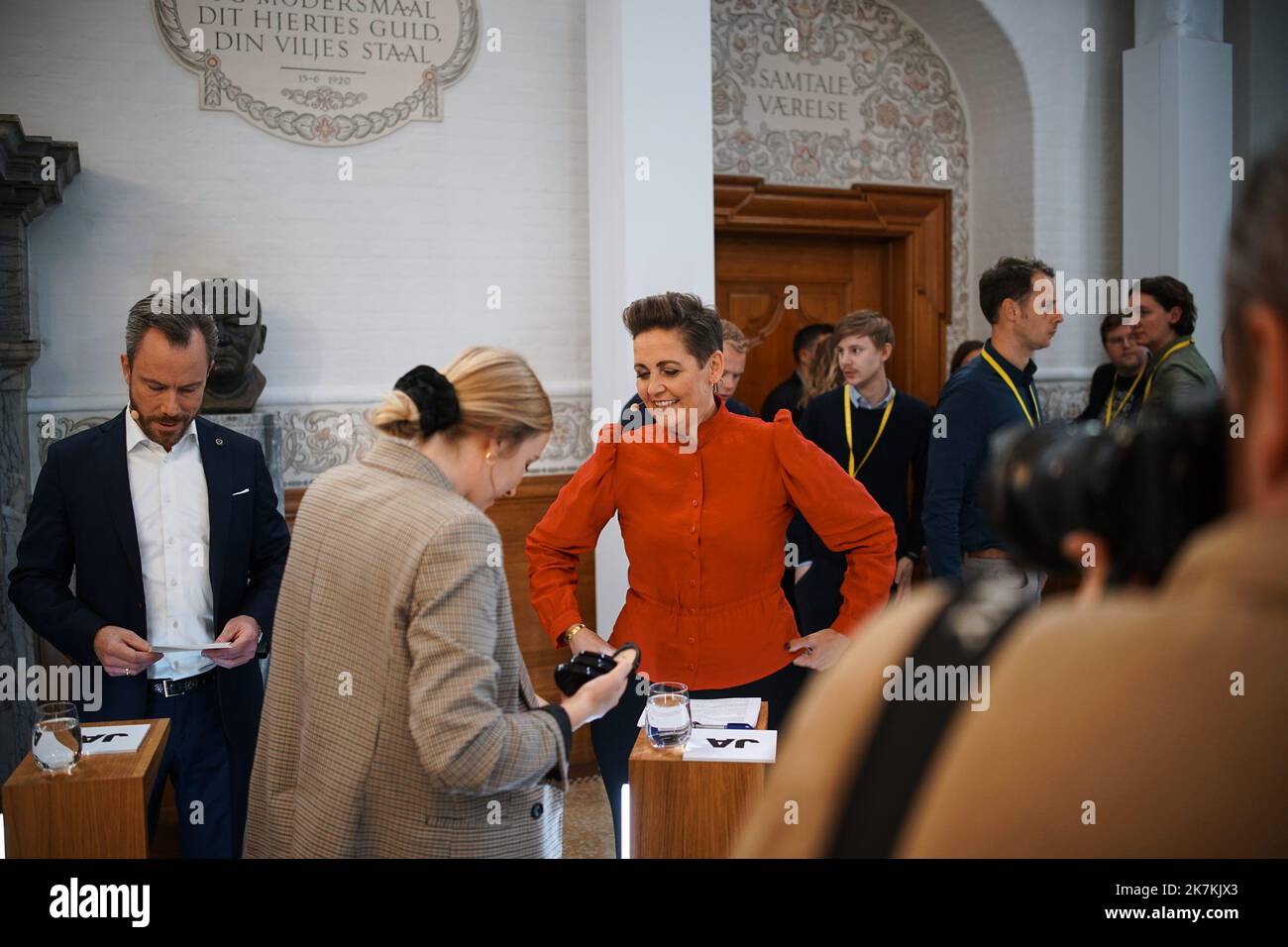 ©Thibault Savary / Le Pictorium/MAXPPP - Copenhague 05/10/2022 Thibault Savary / Le Pictorium - 5/10/2022 - Danemark / Copenhague - PiaOlsen Dyhr au premier show TV organise par DR et TV2. / 5/10/2022 - Denmark / Copenhagen - Pia Olsen Dyhr, warming up before the first campaign's TV show. Stock Photo