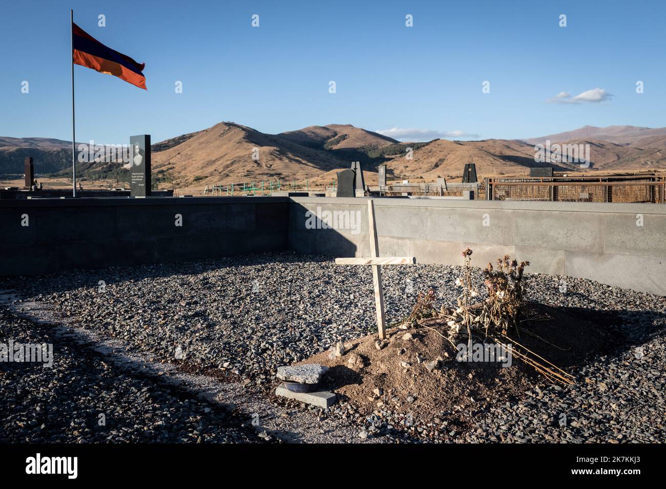 ©Chris Huby / Le Pictorium/MAXPPP - Jermuk 25/09/2022 Chris Huby / Le Pictorium - 25/9/2022 - armenie / Vayots Dzor / Jermuk - Armenie / Le cimetierre des heros de Djermuk qui a ete vise par des tirs azeris. Le champ d'a cote est rempli de grenades pretes a exploser. / 25/9/2022 - Armenia / Vayots Dzor / Jermuk - Armenia / The cemetery of heroes of Djermuk which was targeted by Azeri fire. The field next to it is full of grenades ready to explode. Stock Photo