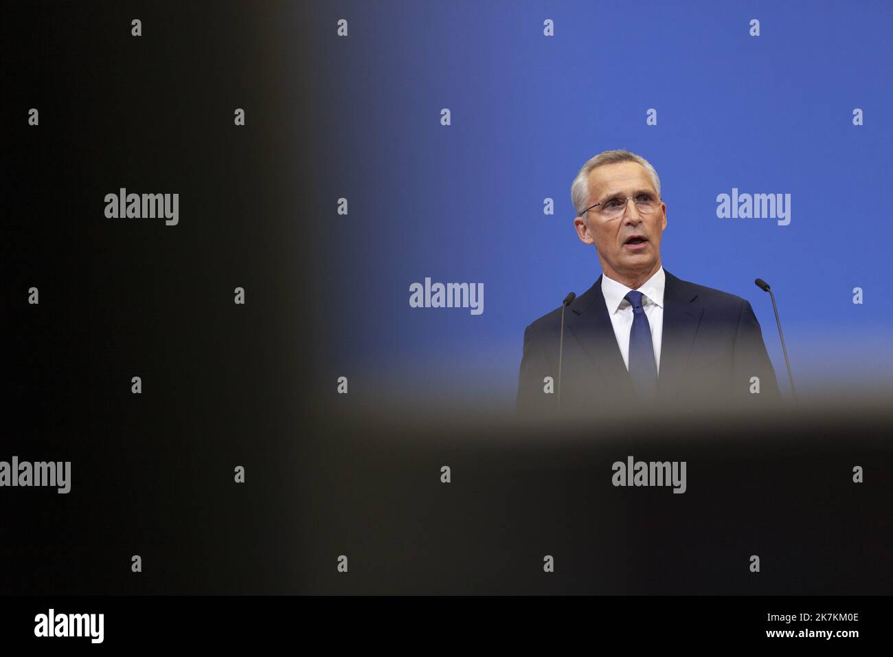 ©Nicolas Landemard / Le Pictorium/MAXPPP - Bruxelles 11/10/2022 Nicolas Landemard / Le Pictorium - 11/10/2022 - Belgique / Bruxelles / Bruxelles - Jens Stoltenberg, secretaire general de l'OTAN, tenait une conference de presse ce jour en amont du sommet de la defense des 12 et 13 octobre 2022 / 11/10/2022 - Belgium / Brussels / Brussels - Jens Stoltenberg, Secretary General of NATO, held a press conference today in advance of the defense summit from 12 to 13 October 2022 Stock Photo