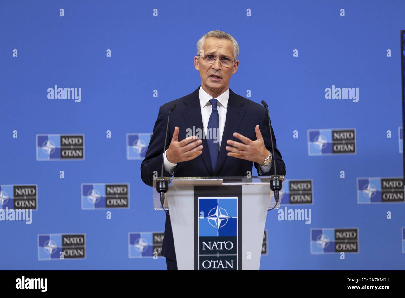 ©Nicolas Landemard / Le Pictorium/MAXPPP - Bruxelles 11/10/2022 Nicolas Landemard / Le Pictorium - 11/10/2022 - Belgique / Bruxelles / Bruxelles - Jens Stoltenberg, secretaire general de l'OTAN, tenait une conference de presse ce jour en amont du sommet de la defense des 12 et 13 octobre 2022 / 11/10/2022 - Belgium / Brussels / Brussels - Jens Stoltenberg, Secretary General of NATO, held a press conference today in advance of the defense summit from 12 to 13 October 2022 Stock Photo