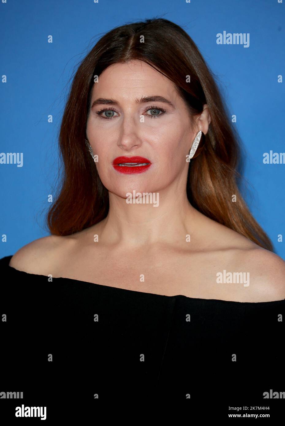 Kathryn Hahn attends the "Glass Onion A Knives Out Mystery" European Premiere at The Royal