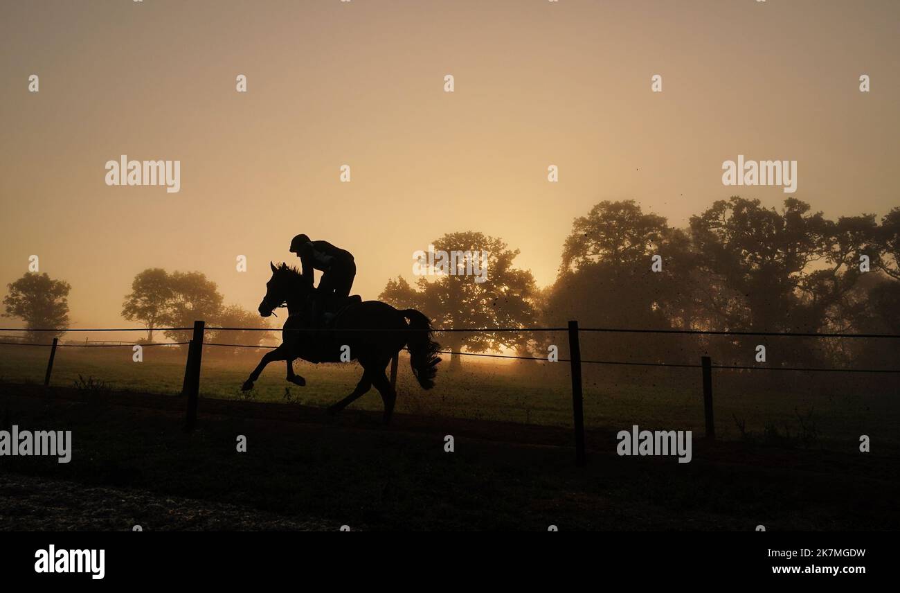 Sam drinkwater racing on gallops hires stock photography and images