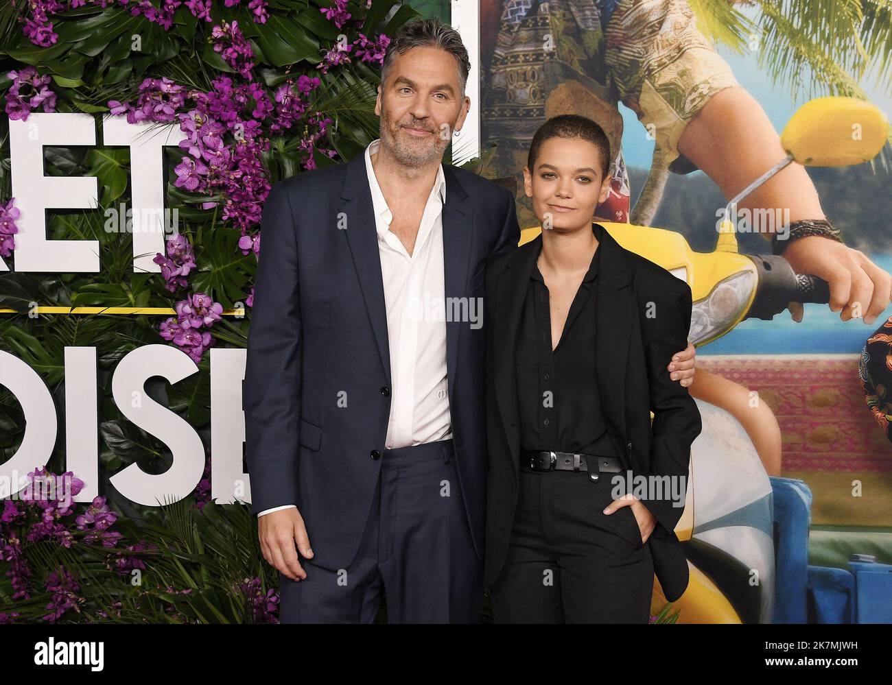 Los Angeles, USA. 17th Oct, 2022. (L-R) Ol Parker and Ripley Parker at the Universal Pictures' TICKET TO PARADISE Los Angeles Premiere held at the Regency Village Theater in Westwood, CA on Monday, ?October 17, 2022. (Photo By Sthanlee B. Mirador/Sipa USA) Credit: Sipa USA/Alamy Live News Stock Photo