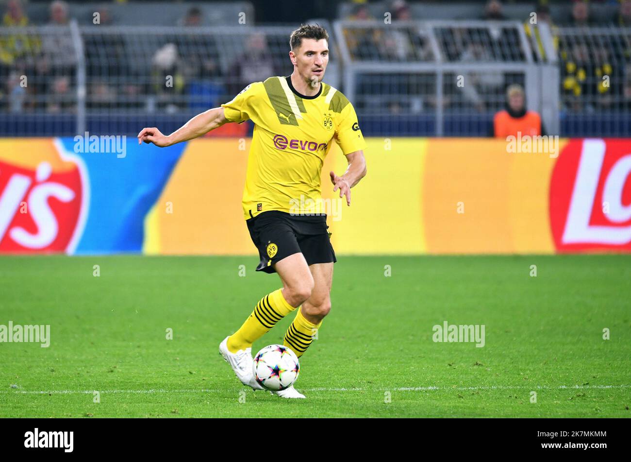Champions League, Signal Iduna Park Dortmund: Borussia Dortmund vs FC Sevilla; Thomas Meunier Stock Photo