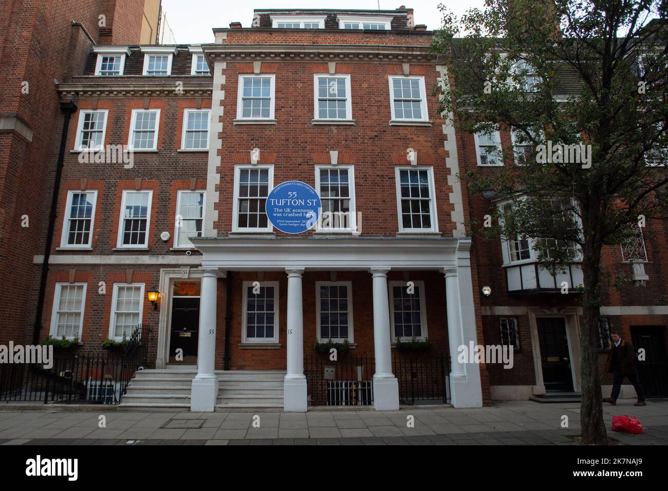 London, UK, 18 October 2022. A general view of 55 Tufton Street in Westminster, where campaigners from Led By Donkeys fixed a blue plaque. The building is home to several free market groups that were instrumental in Kwarsi Kwarteng's mini budget Credit: David Mirzoeff/Alamy Live News Stock Photo