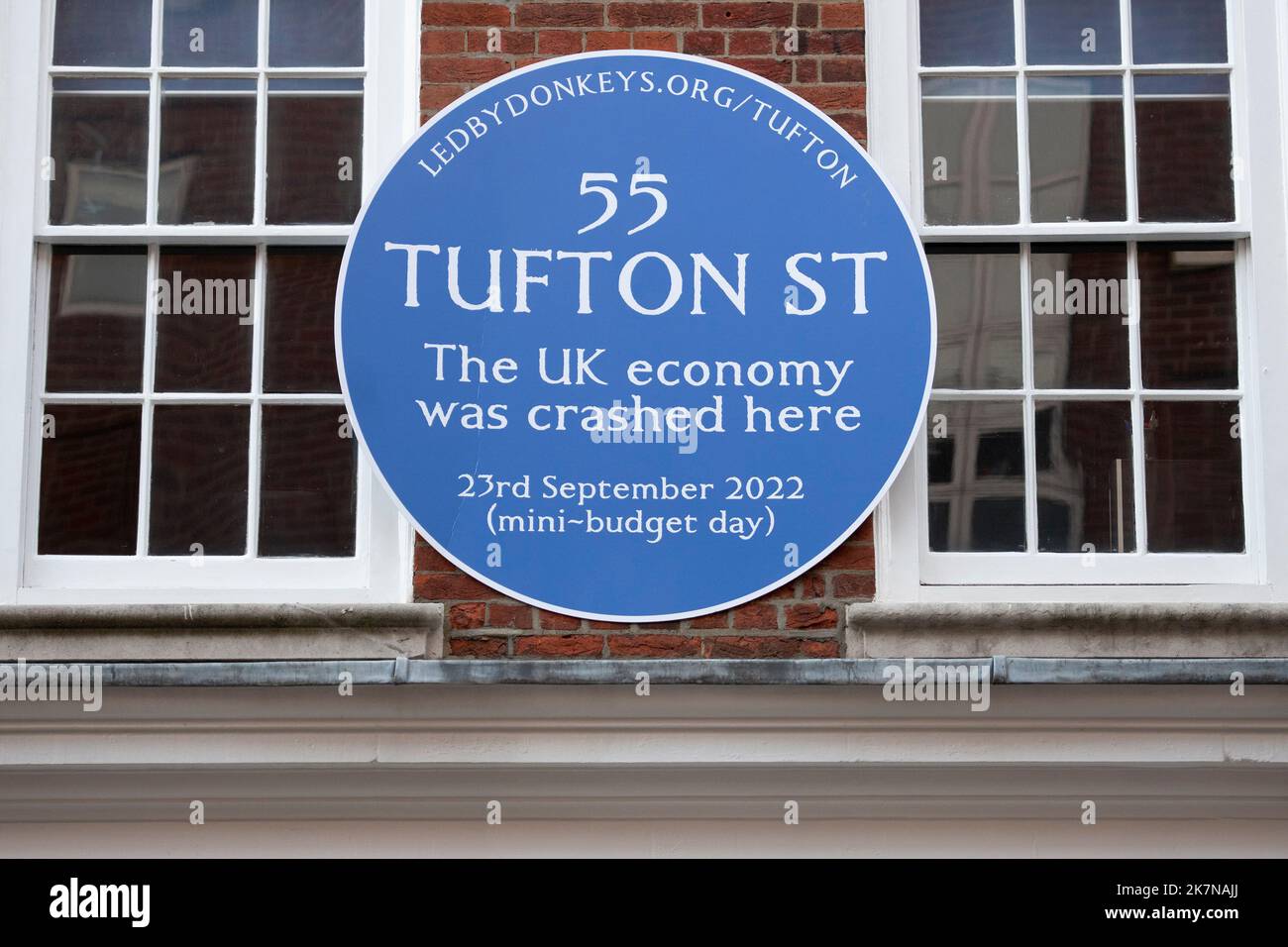 London, UK, 18 October 2022. A general view of 55 Tufton Street in Westminster, where campaigners from Led By Donkeys fixed a blue plaque. The building is home to several free market groups that were instrumental in Kwarsi Kwarteng's mini budget Credit: David Mirzoeff/Alamy Live News Stock Photo