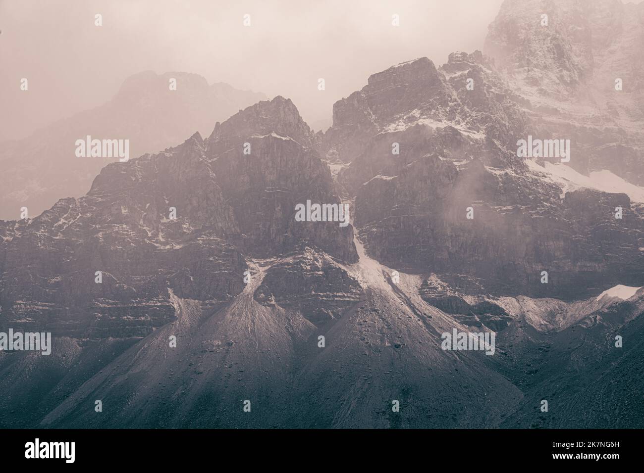 Snow topped rocks hi-res stock photography and images - Alamy