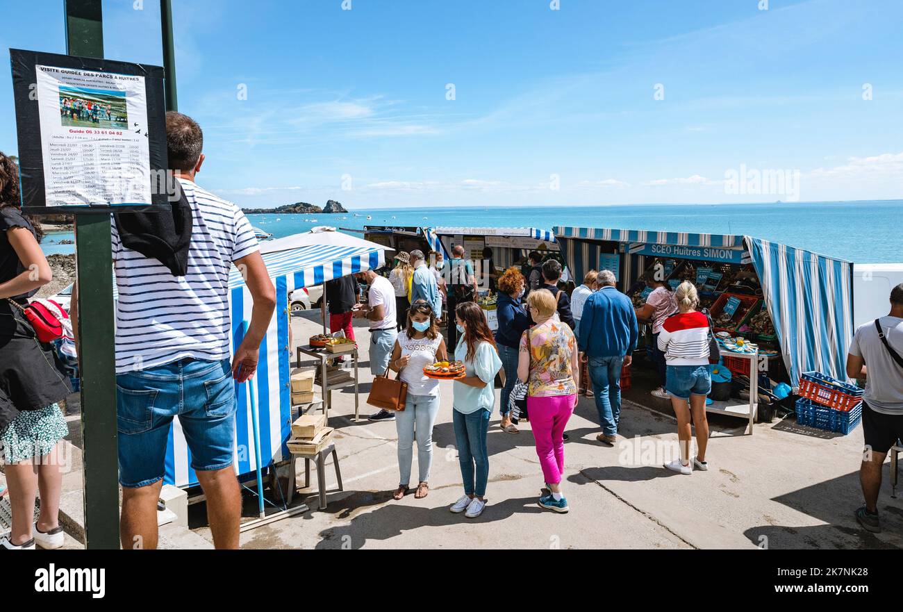 cancale-oyster-market-hi-res-stock-photography-and-images-alamy