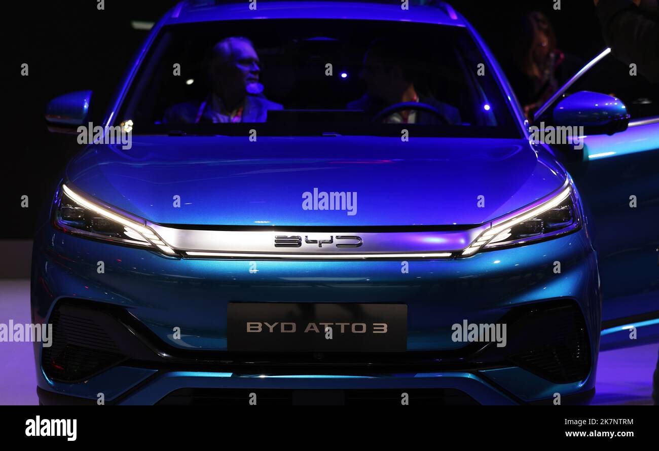 Paris, France. 17th Oct, 2022. People visit the BYD stand during the ...