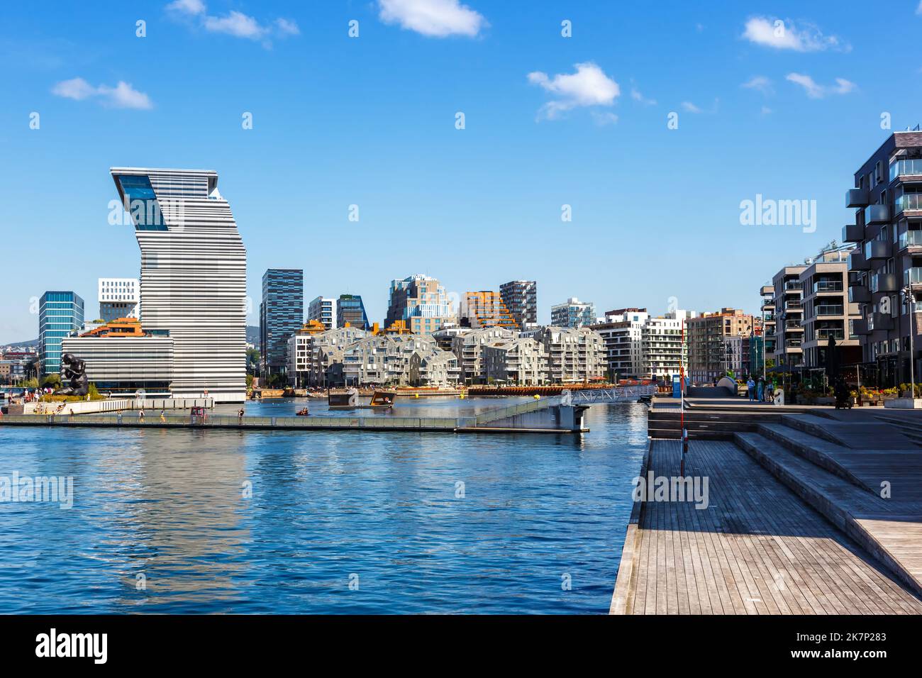 Oslo, Norwegen - 15. August 2022: Oslo Skyline moderne Stadt Architektur Gebäude im neuen Stadtteil Bjørvika mit Munch Museum in Oslo, Norwegen. Stock Photo