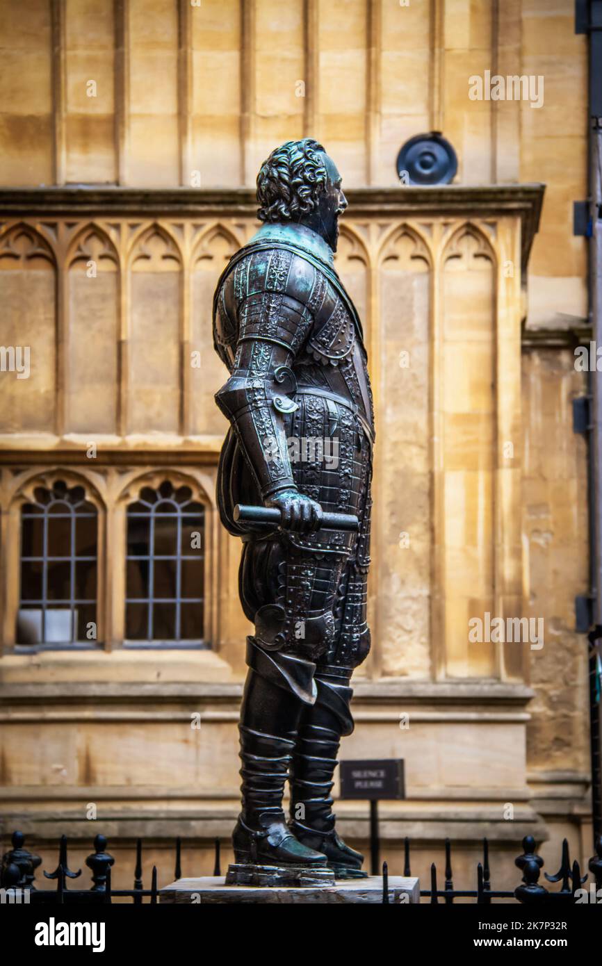 07-07-2019 Oxford England Statue of Earl of Pembroke IN THE BODLEIAN COURTYARD, RADCLIFFE SQUARE born 1580 -Dressed in armor and knee boots holding sc Stock Photo
