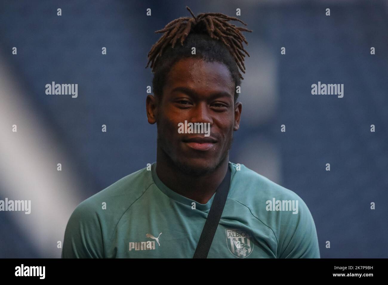 Brandon Thomas-Asante #21 of West Bromwich Albion arrives ahead of the ...