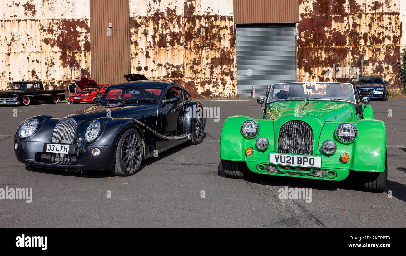 2009 Morgan AeroMax ‘33 LXH’ & 2021 Morgan Plus 6 ‘VU21 BPO’ on display at the Poster Cars & Supercars Assembly at the Bicester Heritage Centre Stock Photo