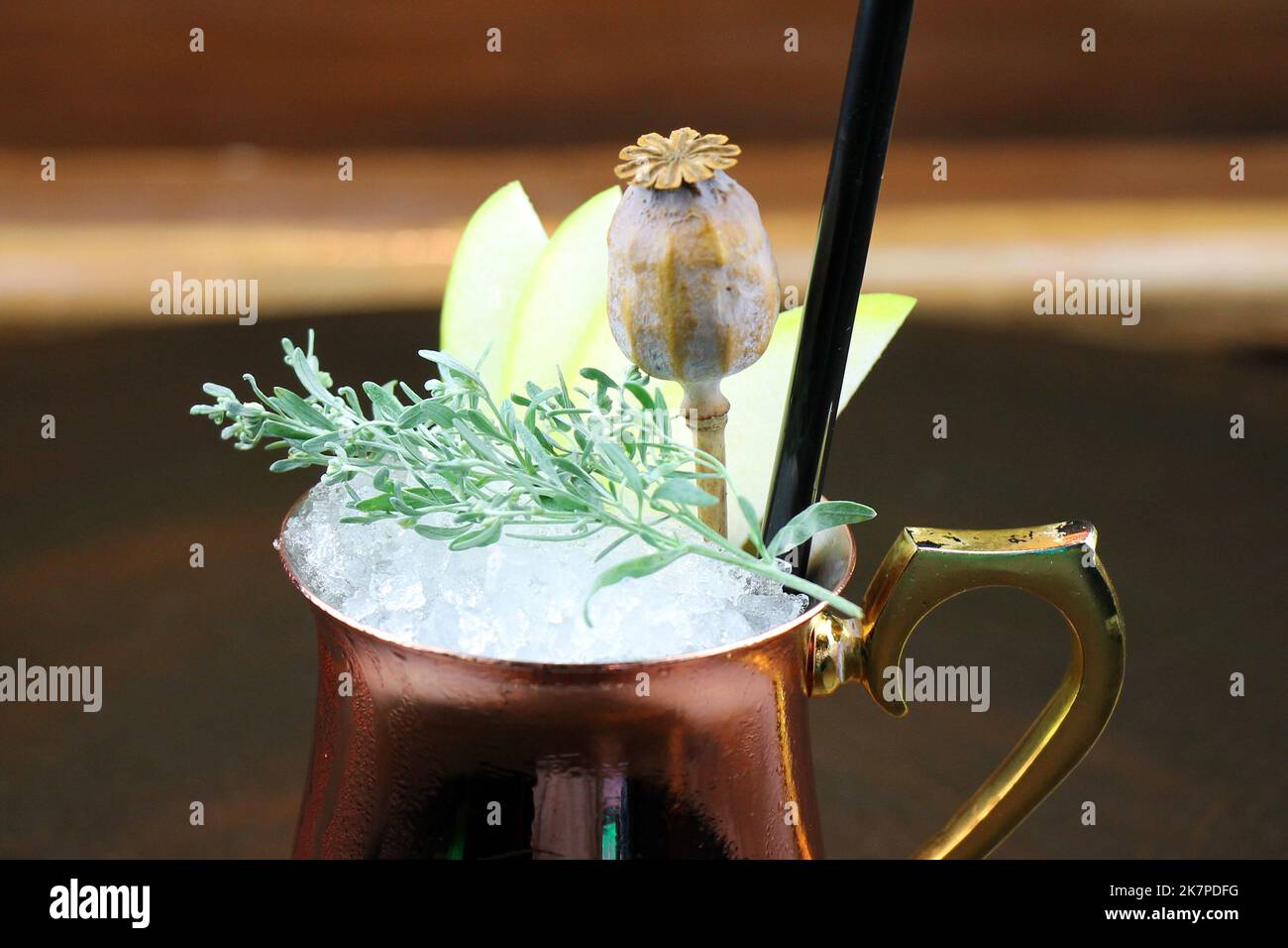 Macrophotographie of Cold Moscow Mules Cocktail - Ginger Beer, lime and Vodka. Stock Photo