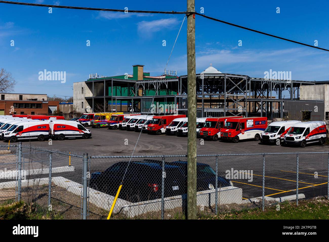Red post van hi-res stock photography and images - Page 14 - Alamy
