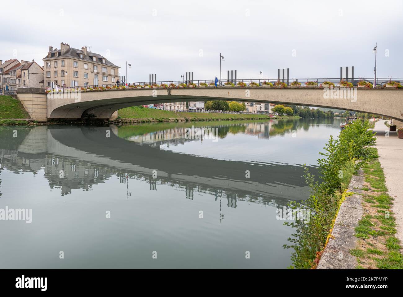 Marne Riiver Pont Aspirant de Rouge - Rue Carnot Bridge over the River Marne in ...