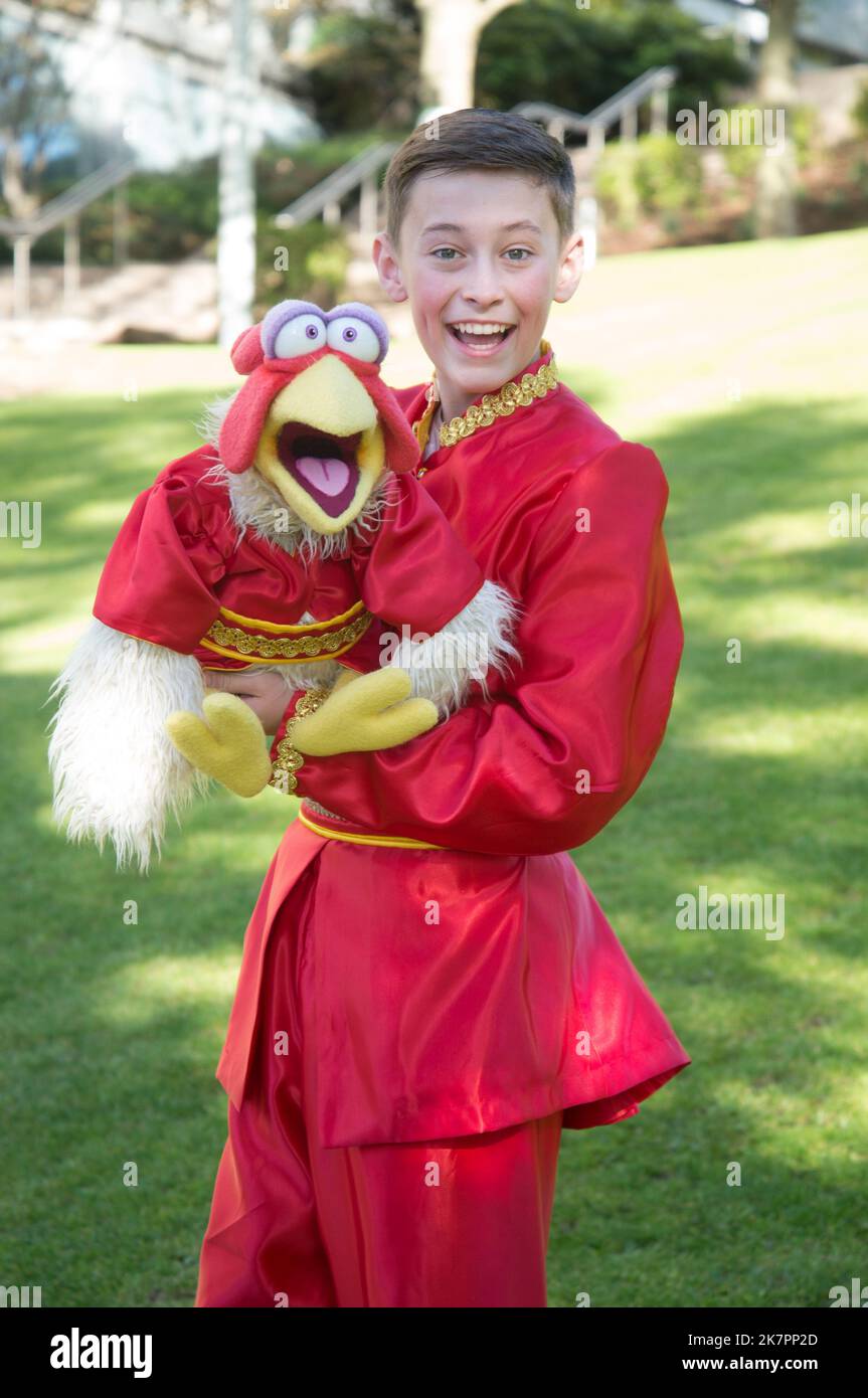 Jamie Leahey and Chuck, All star cast in sumptuous costumes at the