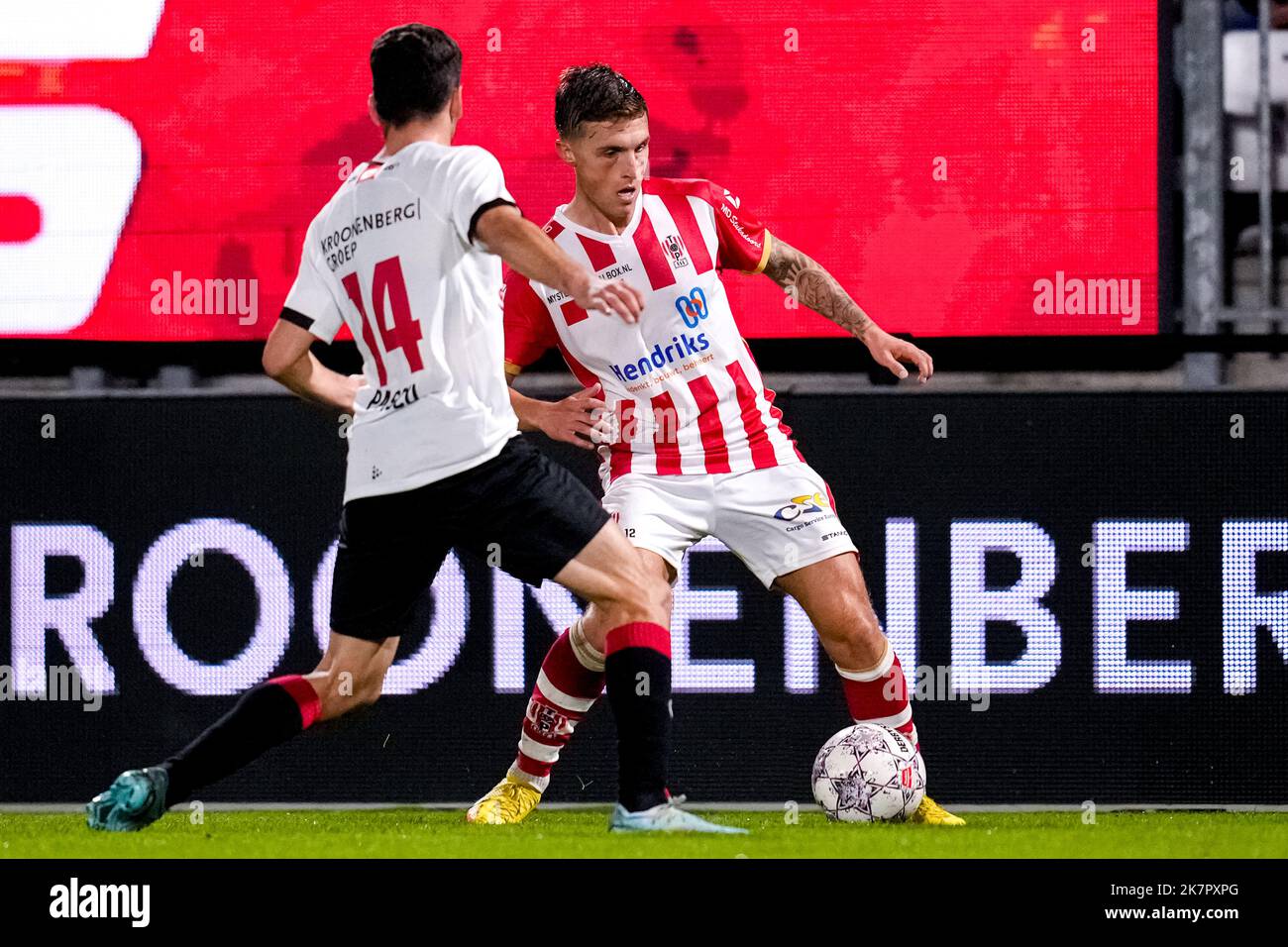 ALMERE, NETHERLANDS - OCTOBER 18: Jose Pascual of Almere City FC, Dean van der Sluys of TOP Oss during the Dutch TOTO KNVB Cup match between Almere City FC and TOP Oss at Yanmar Stadion on October 18, 2022 in Almere, Netherlands (Photo by Patrick Goosen/Orange Pictures) Stock Photo