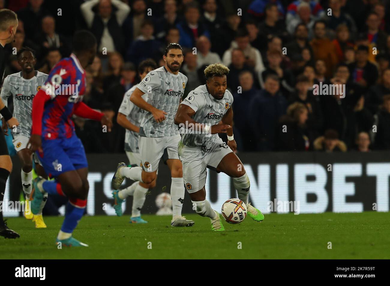Adama traore wolves october 2022 hi-res stock photography and images ...