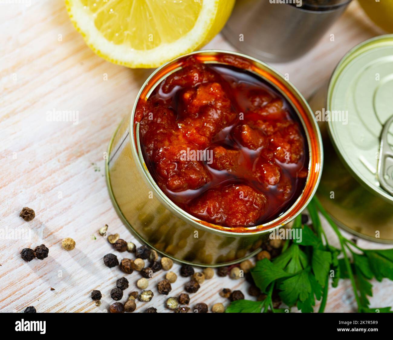 Canned squid in sauce Stock Photo - Alamy