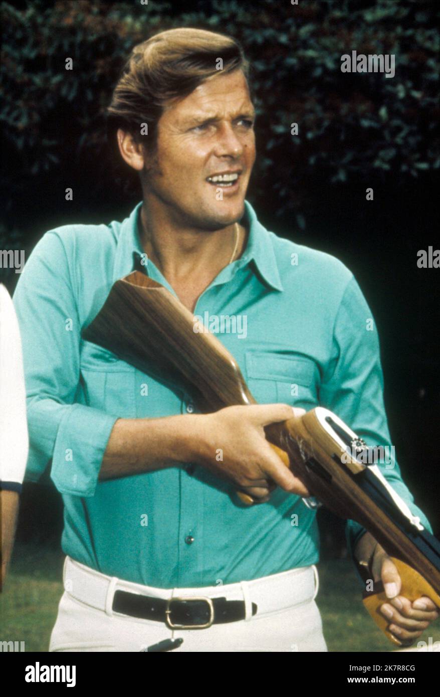 Roger moore lord brett sinclair hi-res stock photography and images - Alamy