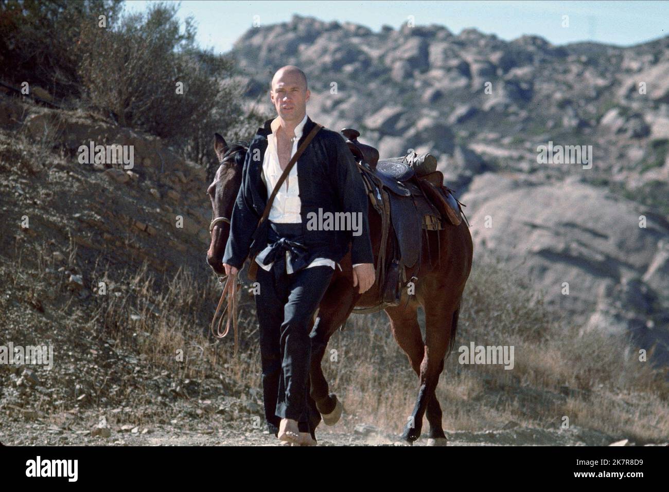 David Carradine Television: Kung Fu (TV-Serie) Characters: Caine  Usa 1972-1975, 22 February 1972   **WARNING** This Photograph is for editorial use only and is the copyright of WARNER BROS. TELEVISION and/or the Photographer assigned by the Film or Production Company and can only be reproduced by publications in conjunction with the promotion of the above Film. A Mandatory Credit To WARNER BROS. TELEVISION is required. The Photographer should also be credited when known. No commercial use can be granted without written authority from the Film Company. Stock Photo