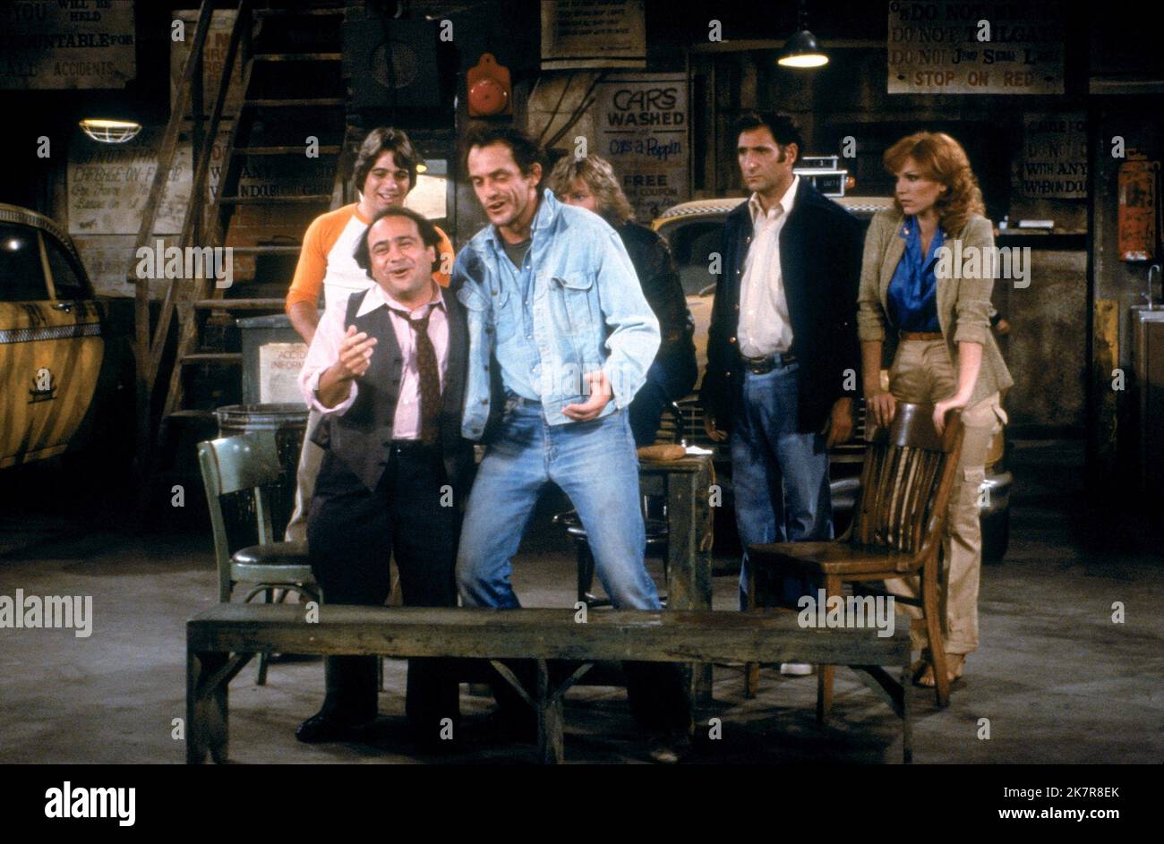 Tony Danza, Danny Devito, Christopher Lloyd, Judd Hirsch & Marilu Henner Television: Taxi (TV-Serie) Characters: Tony Banta, Louie De Palma, Reverend Jim Ignatowski, Alex Reiger, Elaine O'Connor-Nardo  Usa 1963-1964, 12 September 1978   **WARNING** This Photograph is for editorial use only and is the copyright of PARAMOUNT TELEVISION and/or the Photographer assigned by the Film or Production Company and can only be reproduced by publications in conjunction with the promotion of the above Film. A Mandatory Credit To PARAMOUNT TELEVISION is required. The Photographer should also be credited when Stock Photo