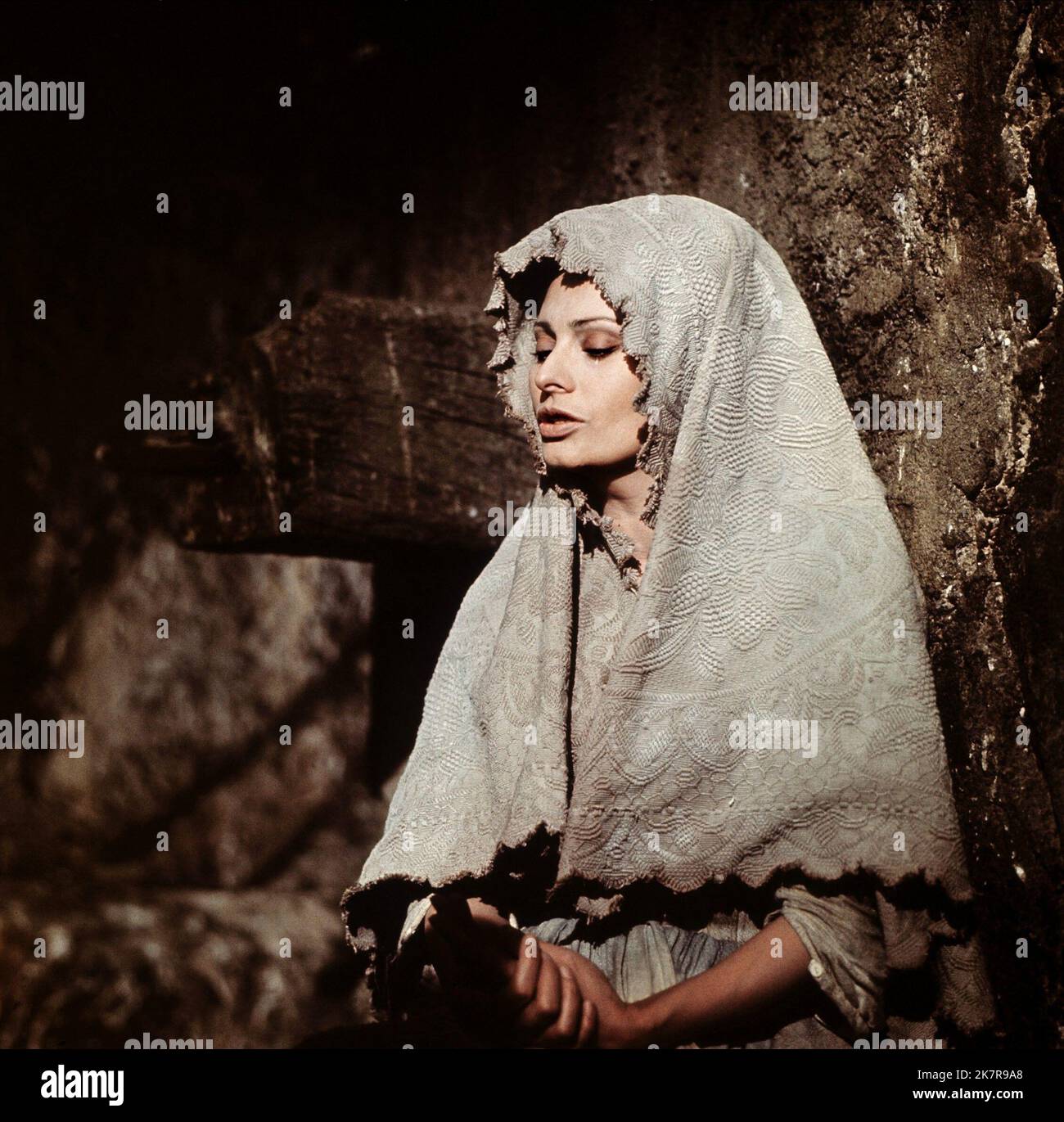 Sophia Loren Film: Man Of La Mancha (1972) Characters: Dulcinea  Director: Arthur Hiller 11 December 1972   **WARNING** This Photograph is for editorial use only and is the copyright of UNITED ARTISTS and/or the Photographer assigned by the Film or Production Company and can only be reproduced by publications in conjunction with the promotion of the above Film. A Mandatory Credit To UNITED ARTISTS is required. The Photographer should also be credited when known. No commercial use can be granted without written authority from the Film Company. Stock Photo