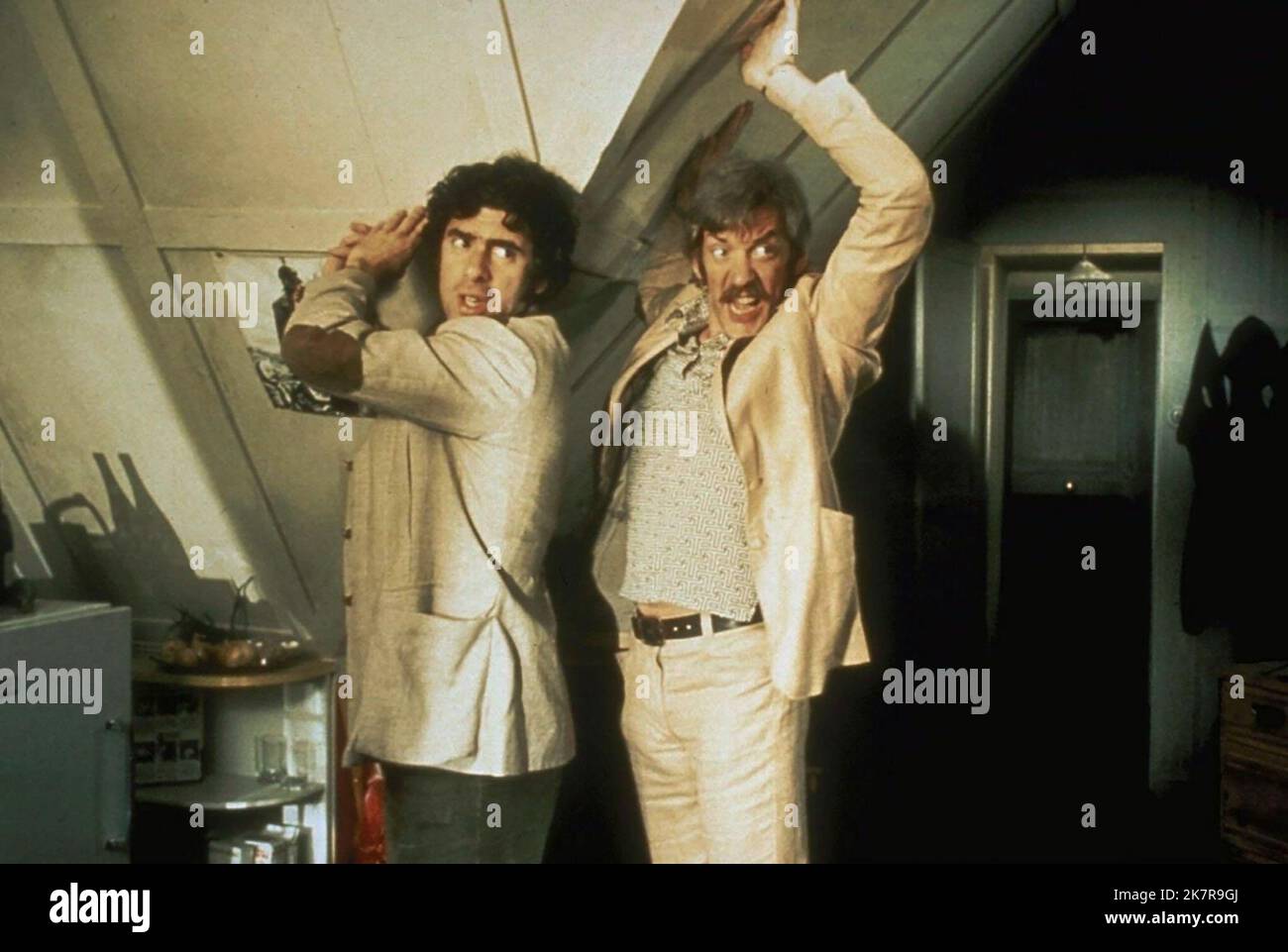 Elliott gould donald sutherland s p y s hi-res stock Elliott gould donald sutherland s p y s hi-res stock