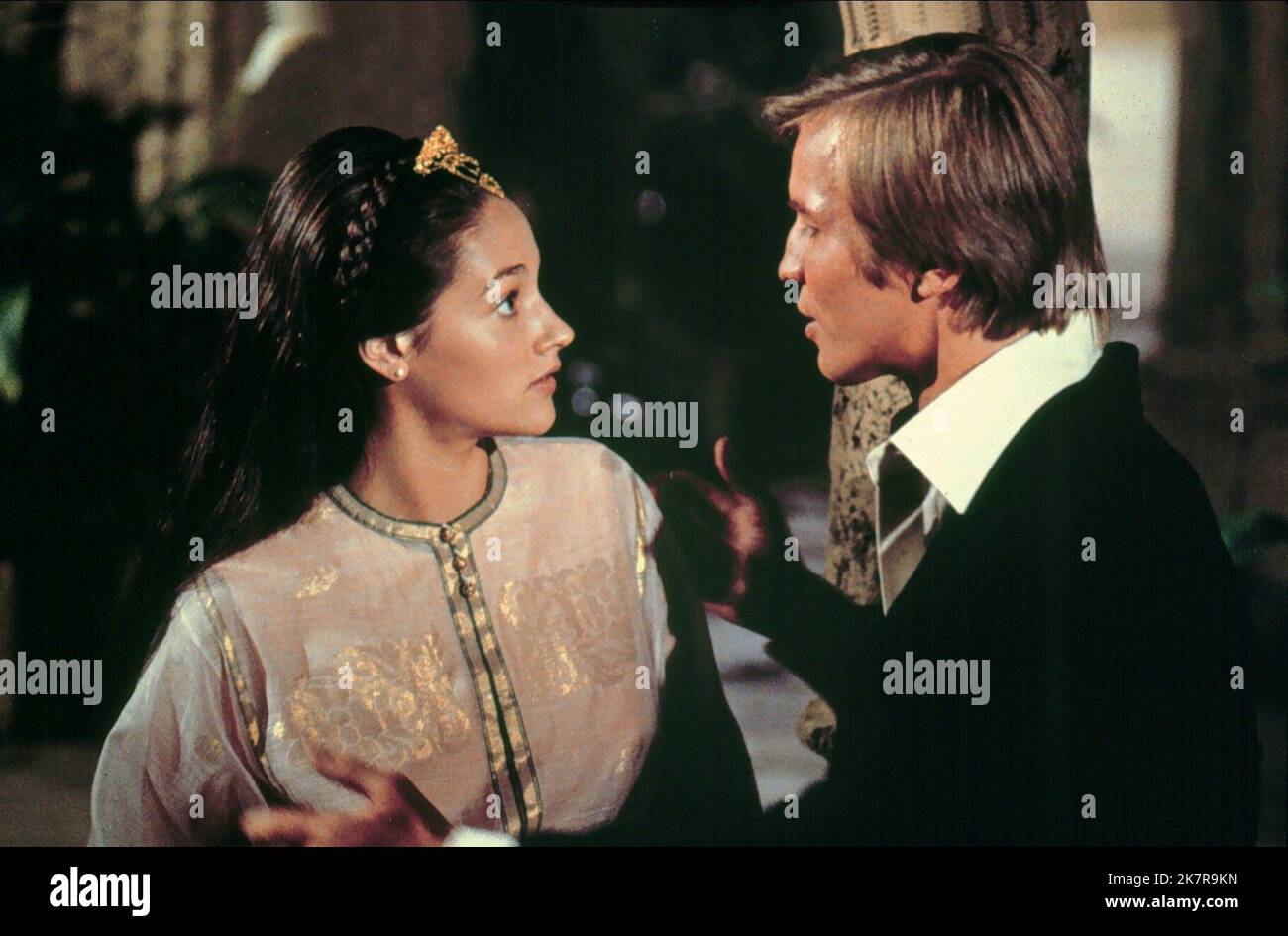 Olivia Hussey & Michael York Film: Lost Horizon (USA 1973) Characters: Maria & George Conway  Director: Charles Jarrott 14 March 1973   **WARNING** This Photograph is for editorial use only and is the copyright of COLUMBIA and/or the Photographer assigned by the Film or Production Company and can only be reproduced by publications in conjunction with the promotion of the above Film. A Mandatory Credit To COLUMBIA is required. The Photographer should also be credited when known. No commercial use can be granted without written authority from the Film Company. Stock Photo