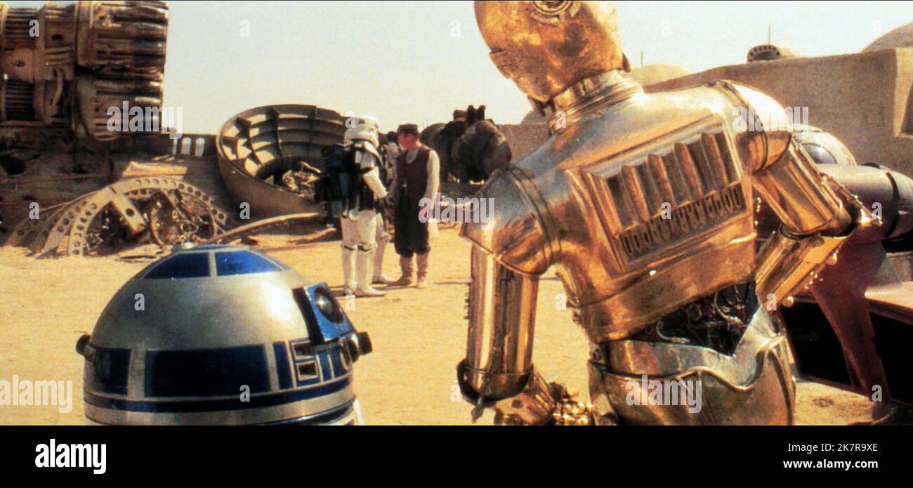 Kenny Baker & Anthony Daniels Film: Star Wars: Episode Iv - A New Hope (USA 1977) Characters: R2-D2, C-3PO  / Neuer Titel Auch: 'Star Wars: Episode Iv – Eine Neue Hoffnung' Director: George Lucas 25 May 1977   **WARNING** This Photograph is for editorial use only and is the copyright of LUCASFILM and/or the Photographer assigned by the Film or Production Company and can only be reproduced by publications in conjunction with the promotion of the above Film. A Mandatory Credit To LUCASFILM is required. The Photographer should also be credited when known. No commercial use can be granted without Stock Photo