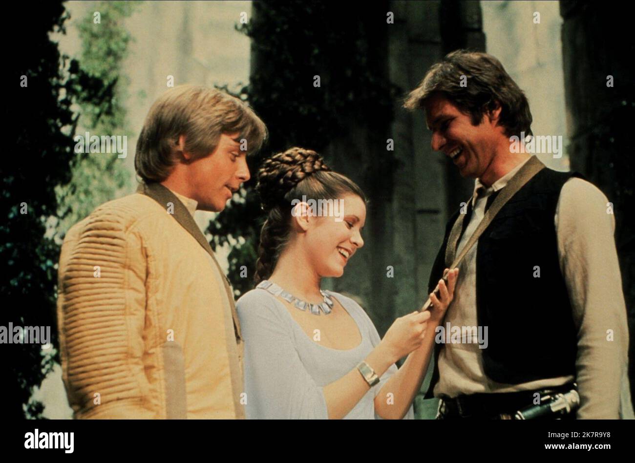 Mark Hamill, Carrie Fisher & Harrison Ford Film: Star Wars: Episode Iv - A New Hope (USA 1977) Characters: Luke Skywalker,Princess Leia Organa & Han Solo  / Neuer Titel Auch: 'Star Wars: Episode Iv – Eine Neue Hoffnung' Director: George Lucas 25 May 1977   **WARNING** This Photograph is for editorial use only and is the copyright of LUCASFILM and/or the Photographer assigned by the Film or Production Company and can only be reproduced by publications in conjunction with the promotion of the above Film. A Mandatory Credit To LUCASFILM is required. The Photographer should also be credited when k Stock Photo