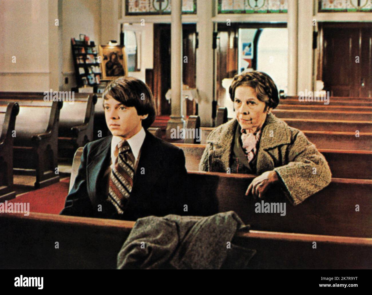 Bud Cort & Ruth Gordon Film: Harold And Maude (USA 1971)   Director: Hal Ashby 20 December 1971   **WARNING** This Photograph is for editorial use only and is the copyright of PARAMOUNT and/or the Photographer assigned by the Film or Production Company and can only be reproduced by publications in conjunction with the promotion of the above Film. A Mandatory Credit To PARAMOUNT is required. The Photographer should also be credited when known. No commercial use can be granted without written authority from the Film Company. Stock Photo