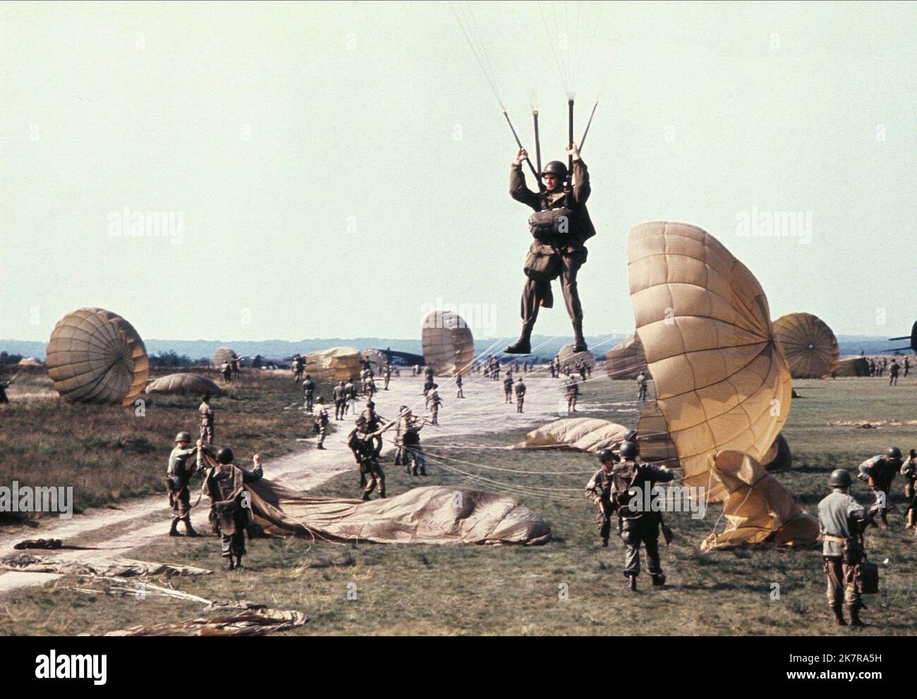 Parachutist Scene Film A Bridge Too Far (UK/USA 1977) Director